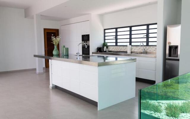 Villa White Sand - Charming villa with breathtaking view over the Spanish Water and indoor Game Room