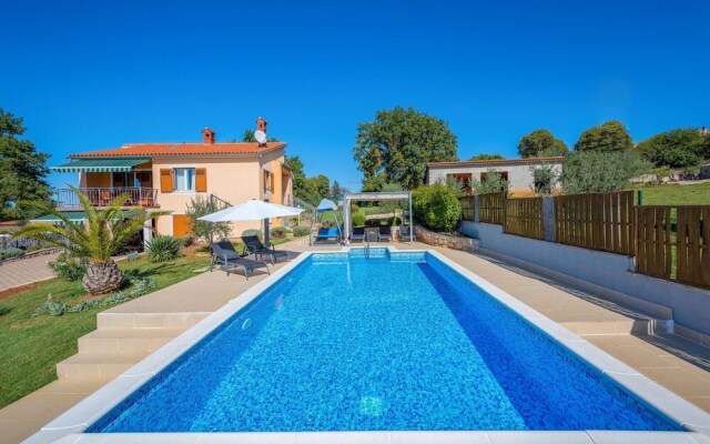 Amazing Home in Radmani With Wifi and 4 Bedrooms