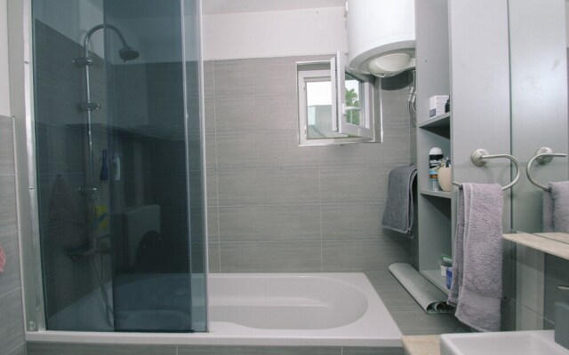 Luxury 120 m2 apt With Balcony Next to the Beach