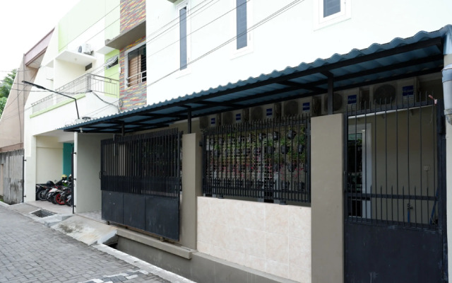 RedDoorz Hostel near Kota Lama Semarang