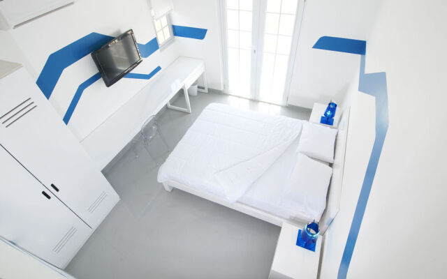 Wave Hotel & Cafe
