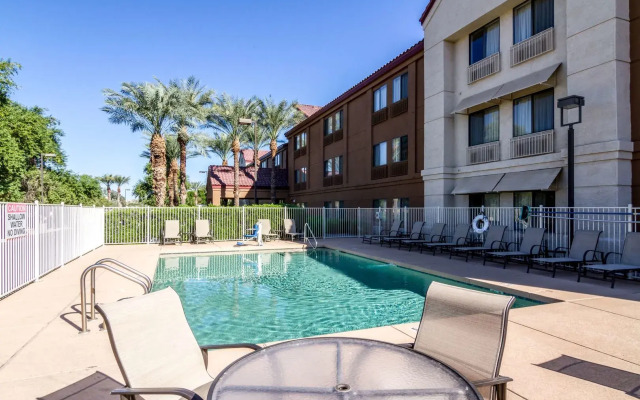 Red Roof Inn PLUS+ Tempe - Phoenix Airport