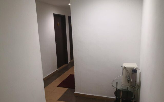 OYO 89585 Hotel Happy Inn