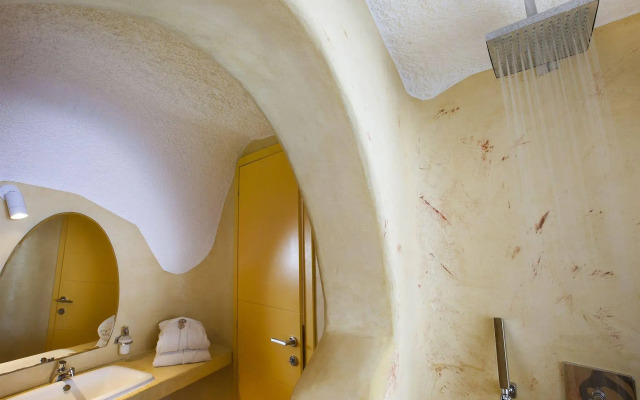 Abyssanto Suites & Spa