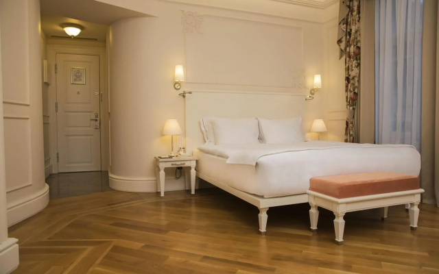 Corinne Art & Boutique Hotel