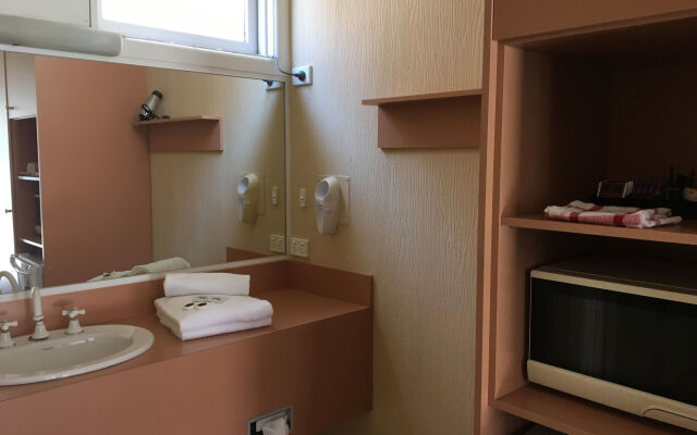 Parkville Motel