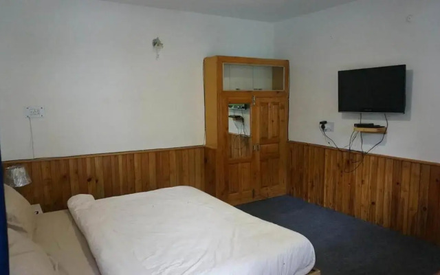 Page 3 Lodge and Restaurant