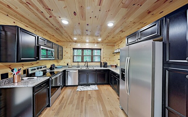 Lakpowpa 6 Bedroom Cabin