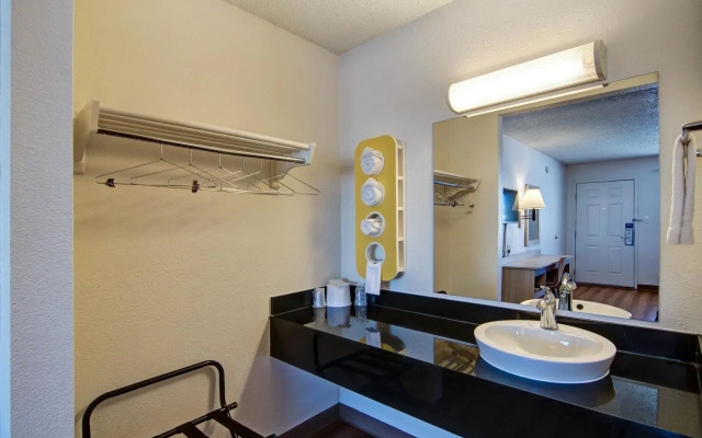 Motel 6 Euless, TX - Dallas