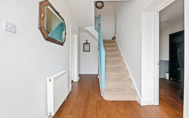 NEW Bright & Stylish 4BD Home City Centre of Leeds