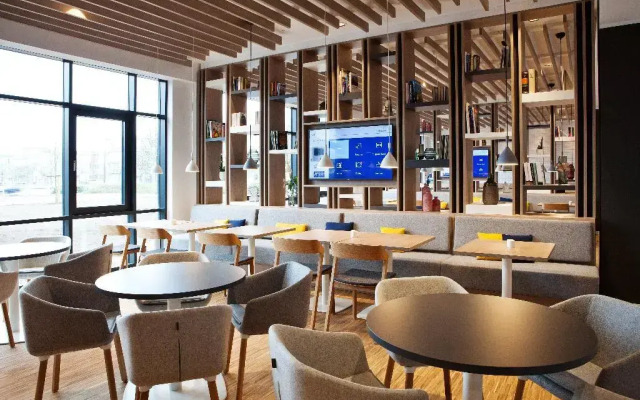 Holiday Inn Express Munich Olching by IHG