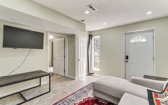 Near Bruce's Field, Downtown & Hospital! Cozy Unit