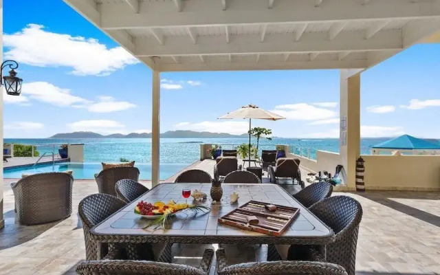 Beachfront Bliss: Private Retreat With Spectacular Views