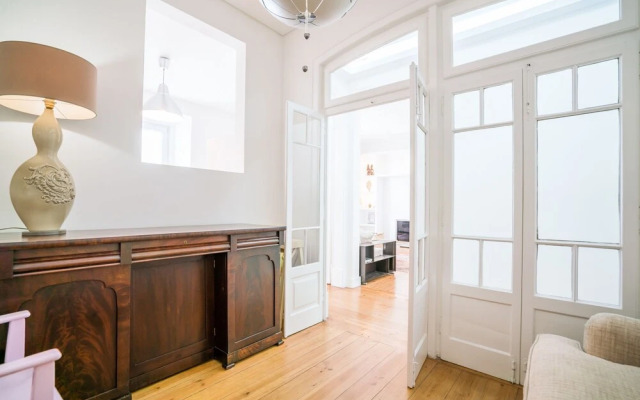 Estrela Neoclassical Apt River View