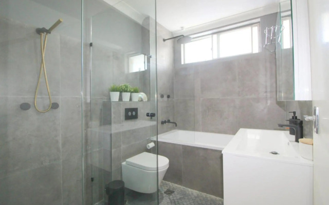 Main Stay 8, 1 Main Street