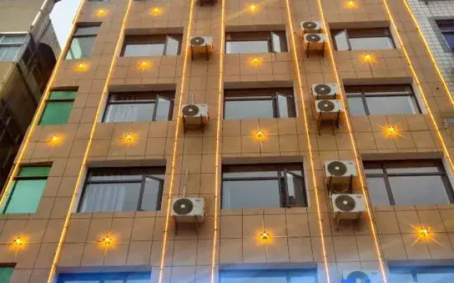 Junyi Chain Hotel (Xishui Zhongbai Storage Chinese Medicine Hospital Branch)