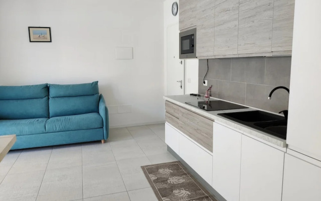 Modern Flat With Swimming Pool by the Beach