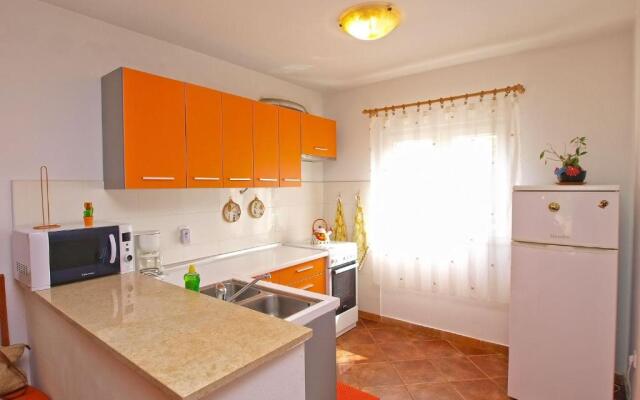 Apartment with 4 Bedrooms 446