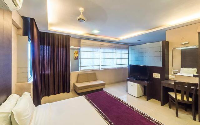 OYO 13414 Hotel Ambrosia