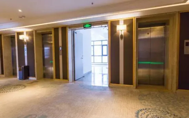 Ford Land Hotel