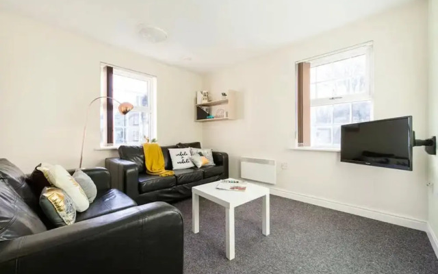 Student Only Cable Street