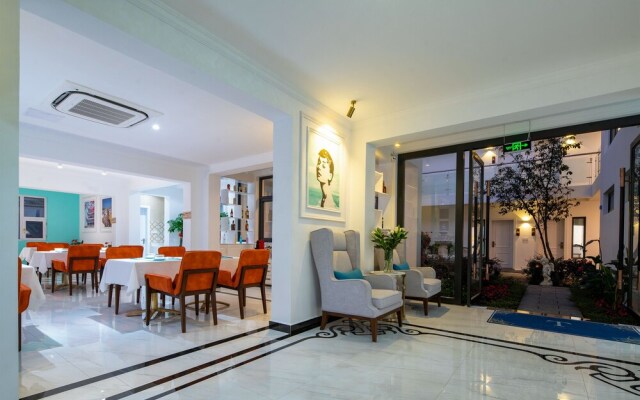 Dali T Hotel