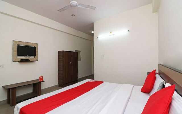 OYO 24878 Hotel Aicon Palace