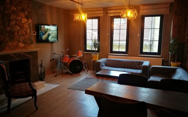 Aden Room