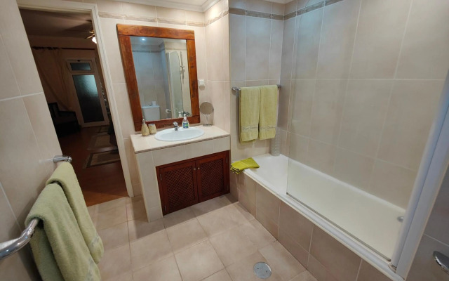 By the Beach & Pool Apartment