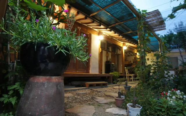 1928 Suimmaru Hanok Guesthouse