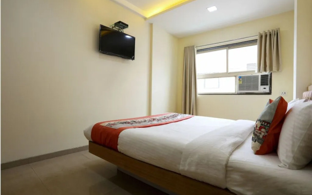 OYO 10677 Hotel Monarch Guestline