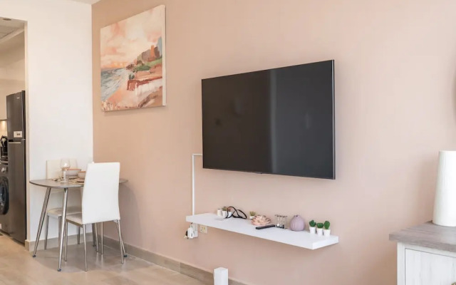 An Exceptional Studio in JVC That Sleeps 2