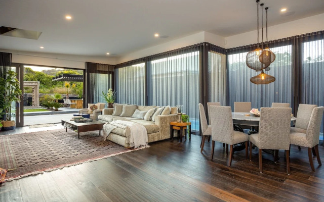 Shambala Dana: Beach and pool