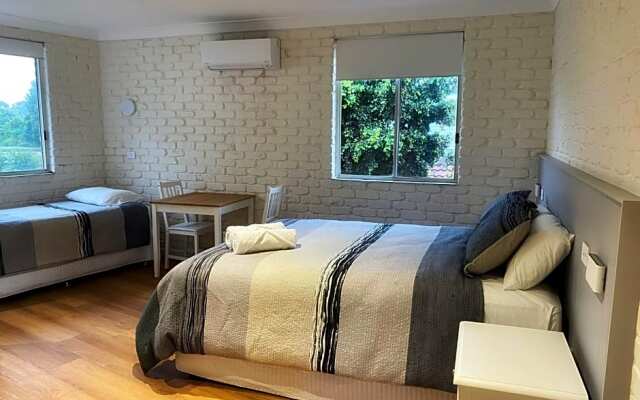Bay House Motel