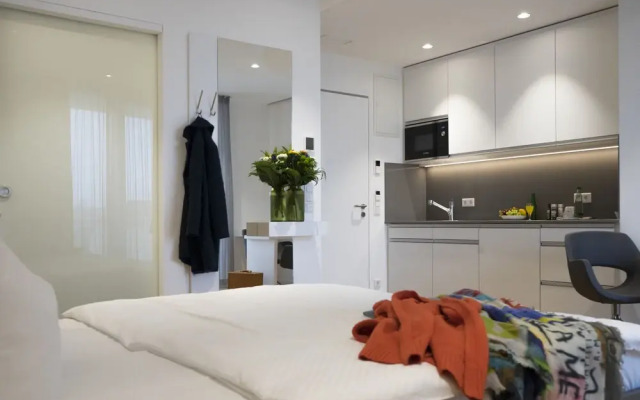 7 Hotel & Boardinghouse