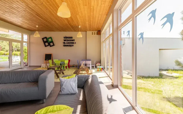 Holiday Homes With Pool, Close to the Beach