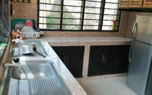Diani Travelers Guest House