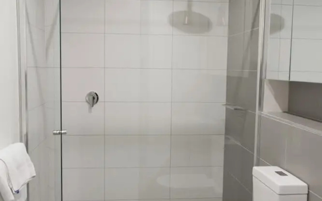 Brand New 1 Bedroom Apartment in South Melbourne – Bathroom – Melbourne