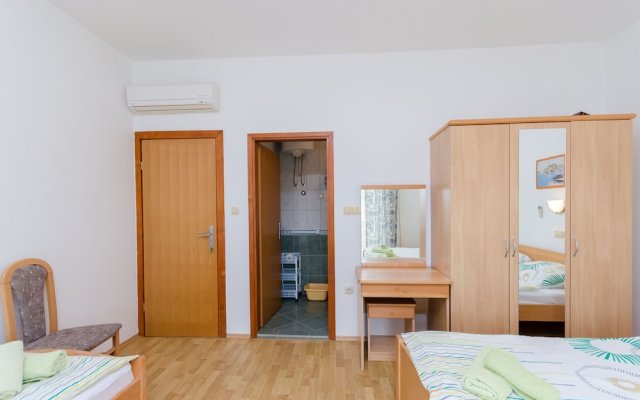 Apartments and Room Ljubica