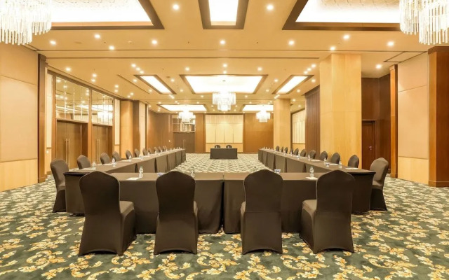 Lemon Tree Hotel Aligarh