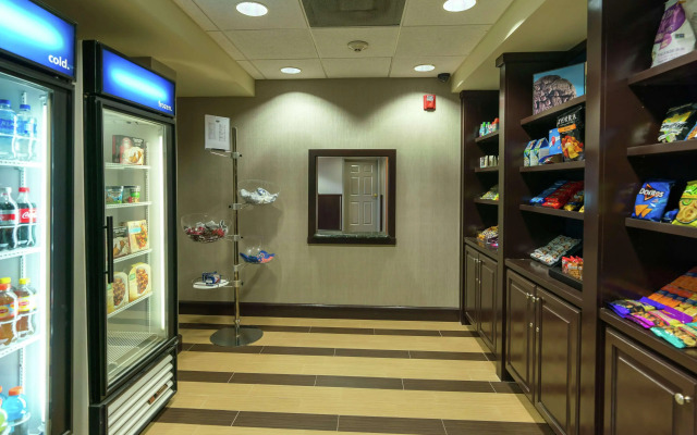 Отель Hampton Inn & Suites Lake City