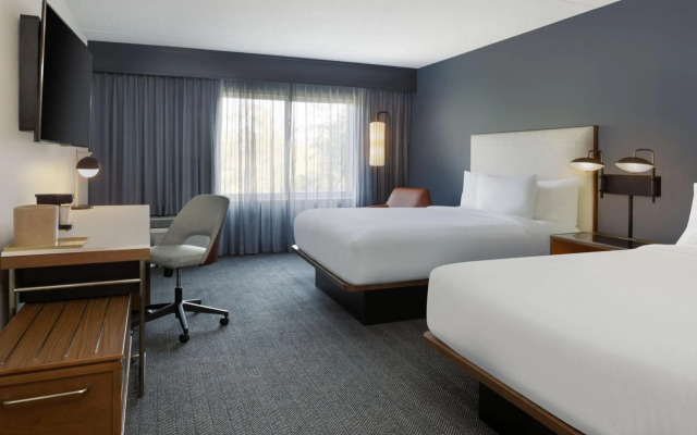 Courtyard by Marriott Edison Woodbridge