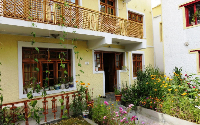Rahela Guest House & Home Stay