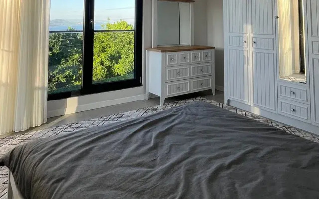 Hilltop House