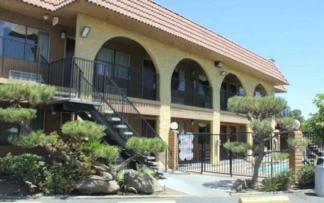 Super 8 Fresno