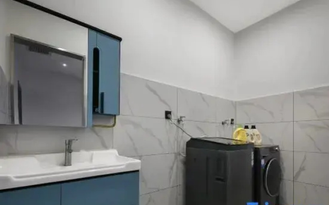 Xique CC Hotel (Xiayi Xuefeng East Road Bus Station)