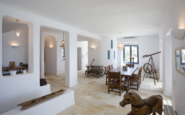Seaside luxury villa by VillaRentalsgr