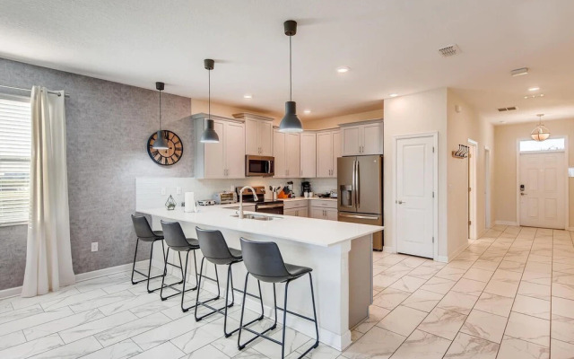 8801 IC 8BR Dream Retreat: Luxury Villa