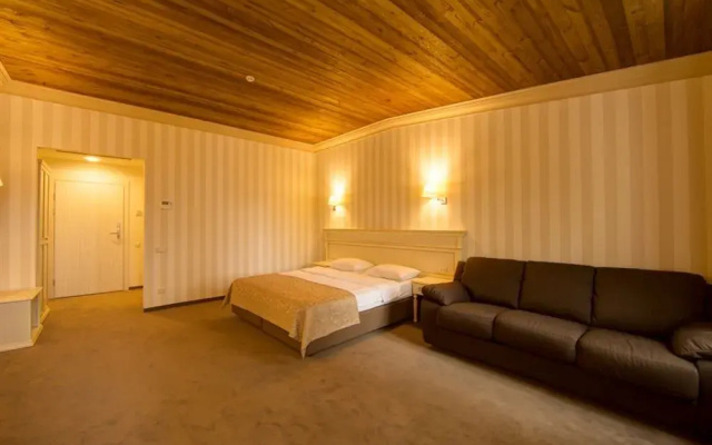 Premier Geneva Hotel