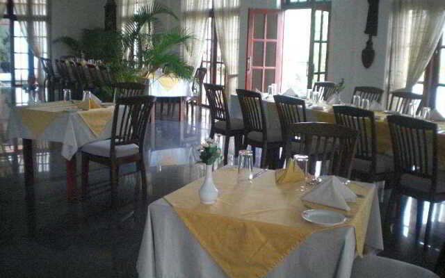 Hotel Yapahuwa Paradise